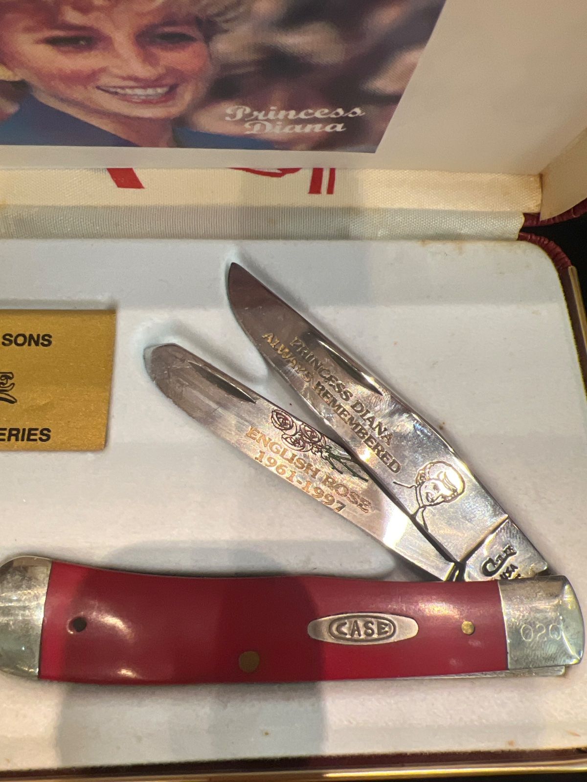 Case XX R254 Princess Diana Memorial Knife  Red Handle Collectors Series in Tin 2