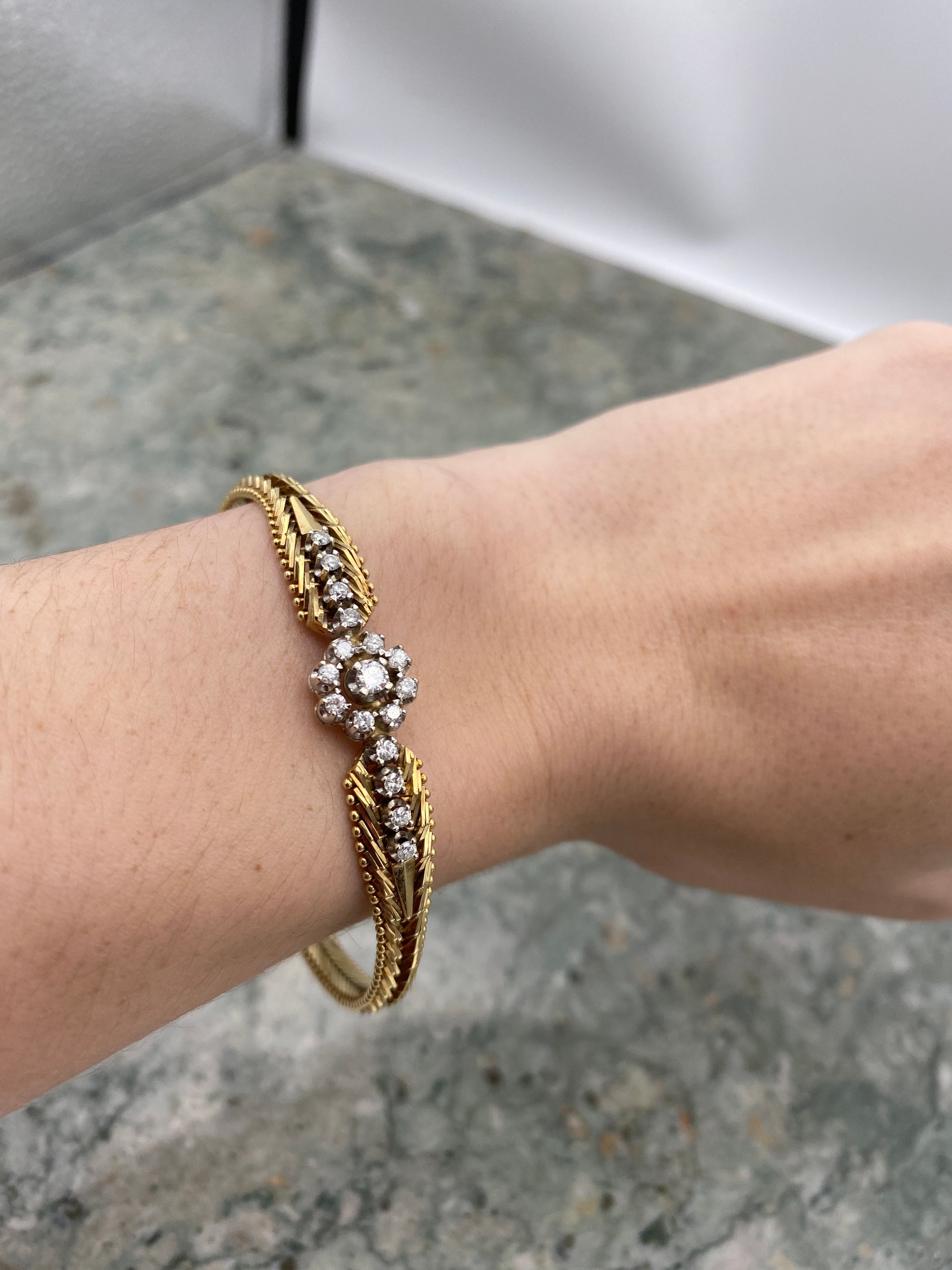 Lady's 14K Gold 17 Diamond Bracelet with 9 Full Cut Rounded Cluster 4 Full Cut Onside .5ct Total Weight 2
