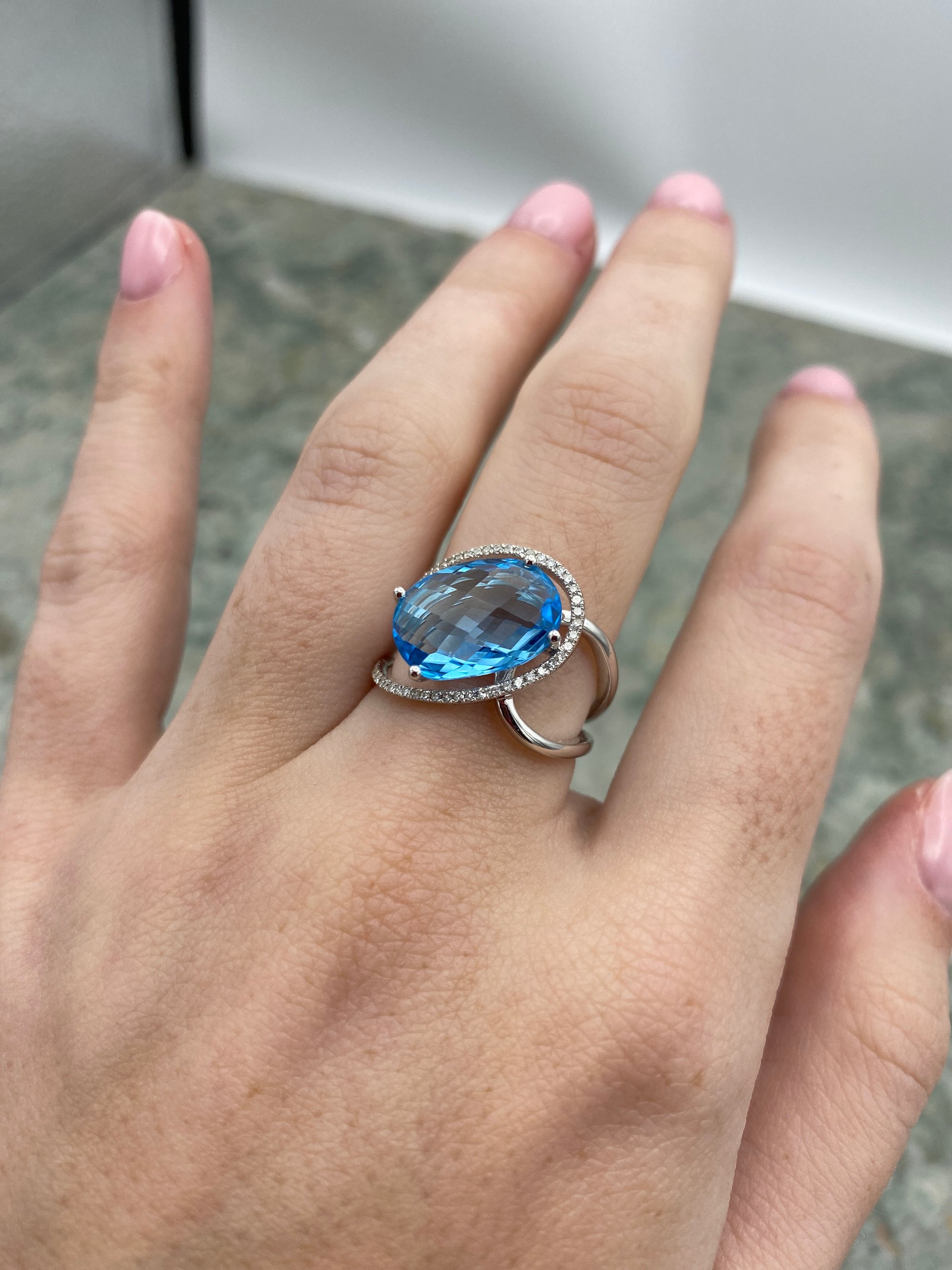 Lady's White Gold 14k Ring with One 4.91ct Oval Swiss Blue Topaz and 44 .14Tw Rounds Diamonds 3