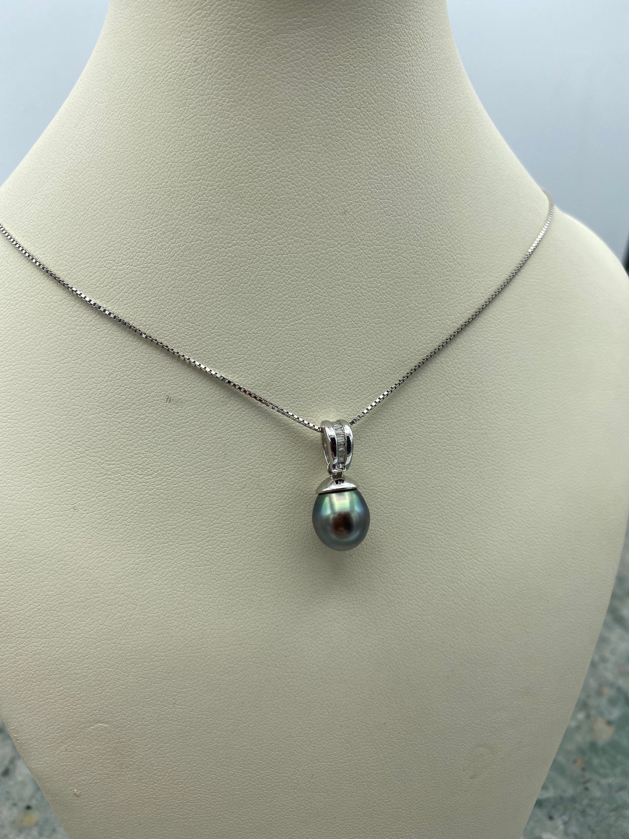 18 14k White Gold Chain with one 14k Black Pearl and Diamond Pendant 2