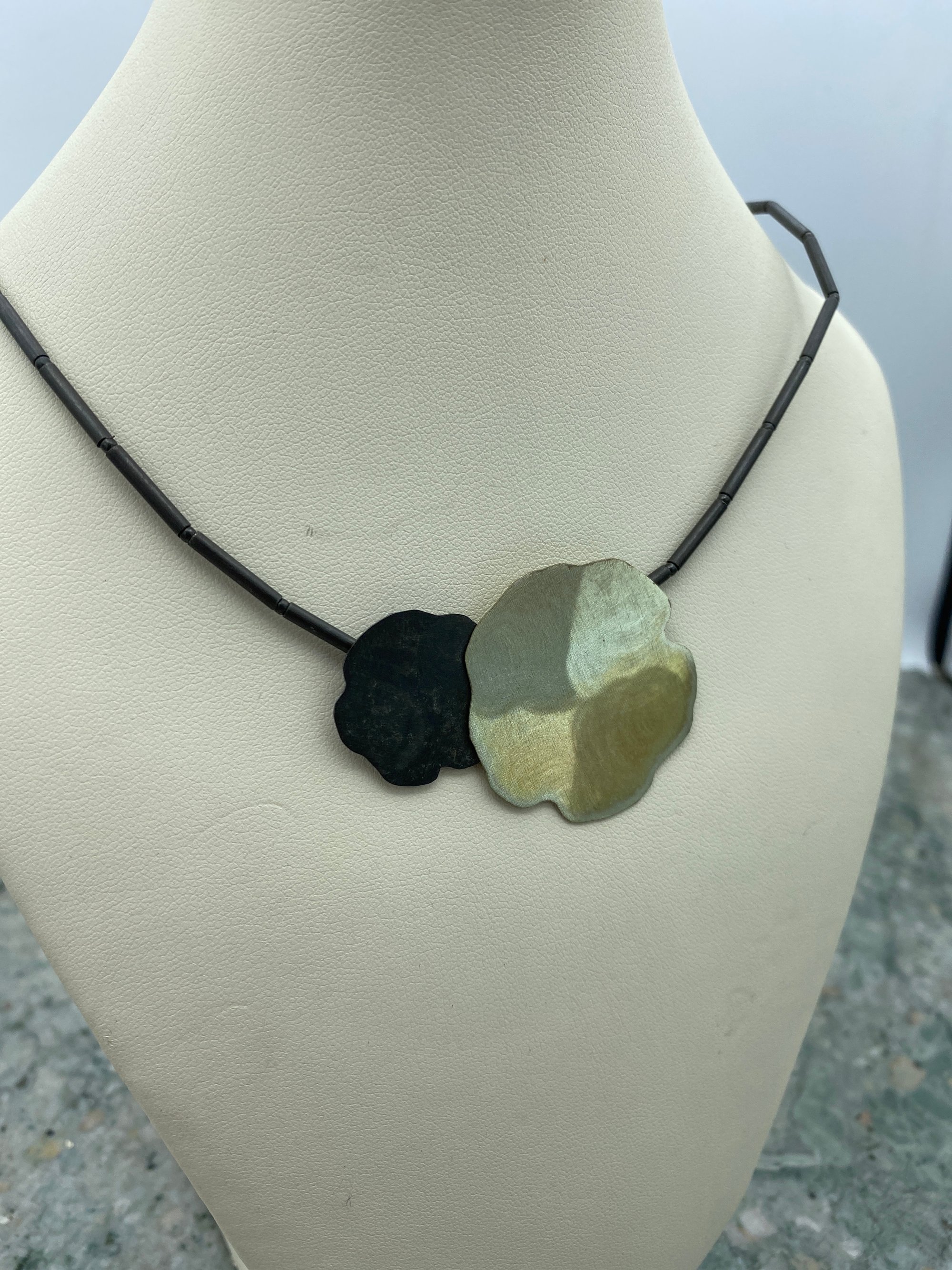 Black and Silver Sterling Matte 2 Flowers Nacklace 2