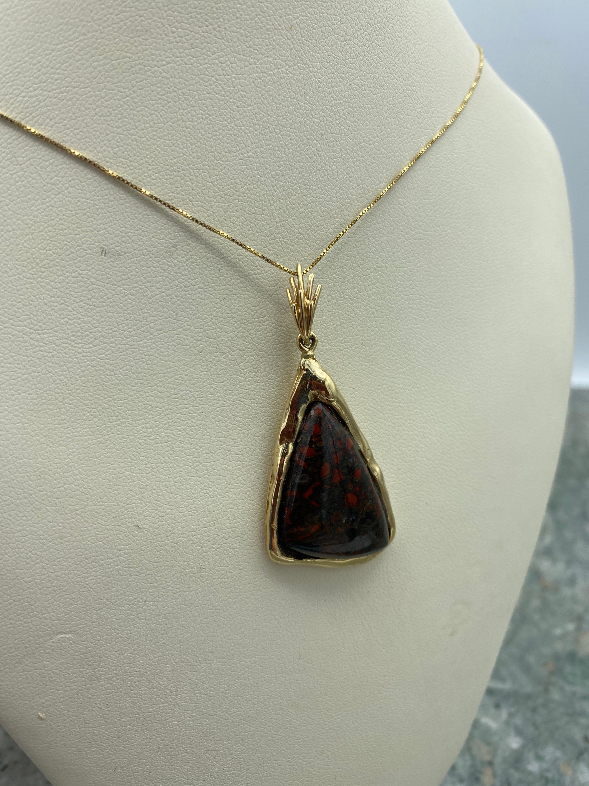 14K 18 Gold Chain with Labster Clasp and  Triangle Cabochon Stone 2
