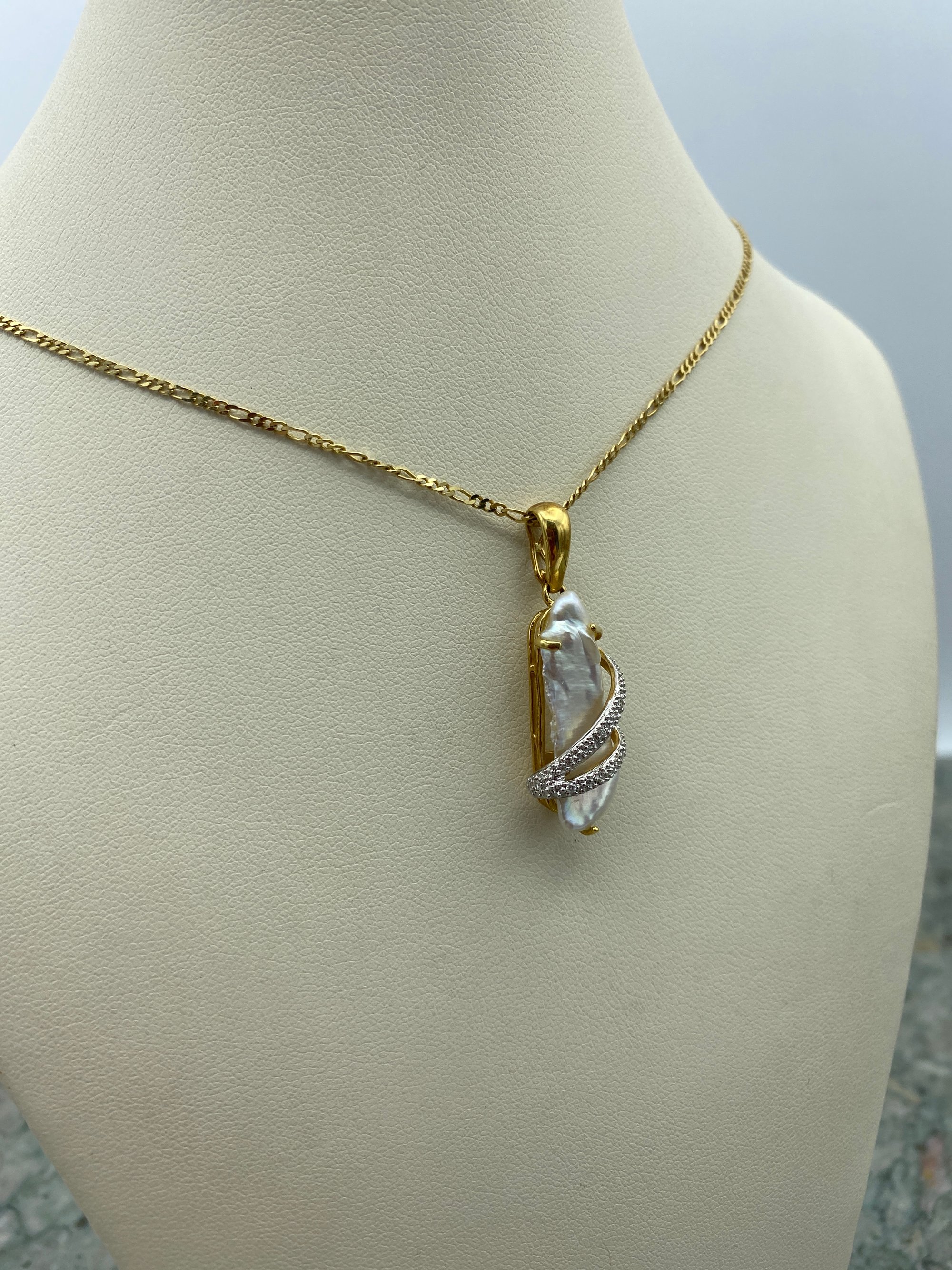14k Gold Chain Curb Link Lobster Clasp with Mother of Pearl Fine 14k Pendant with Numerious Diamond Accents on Pendant 2