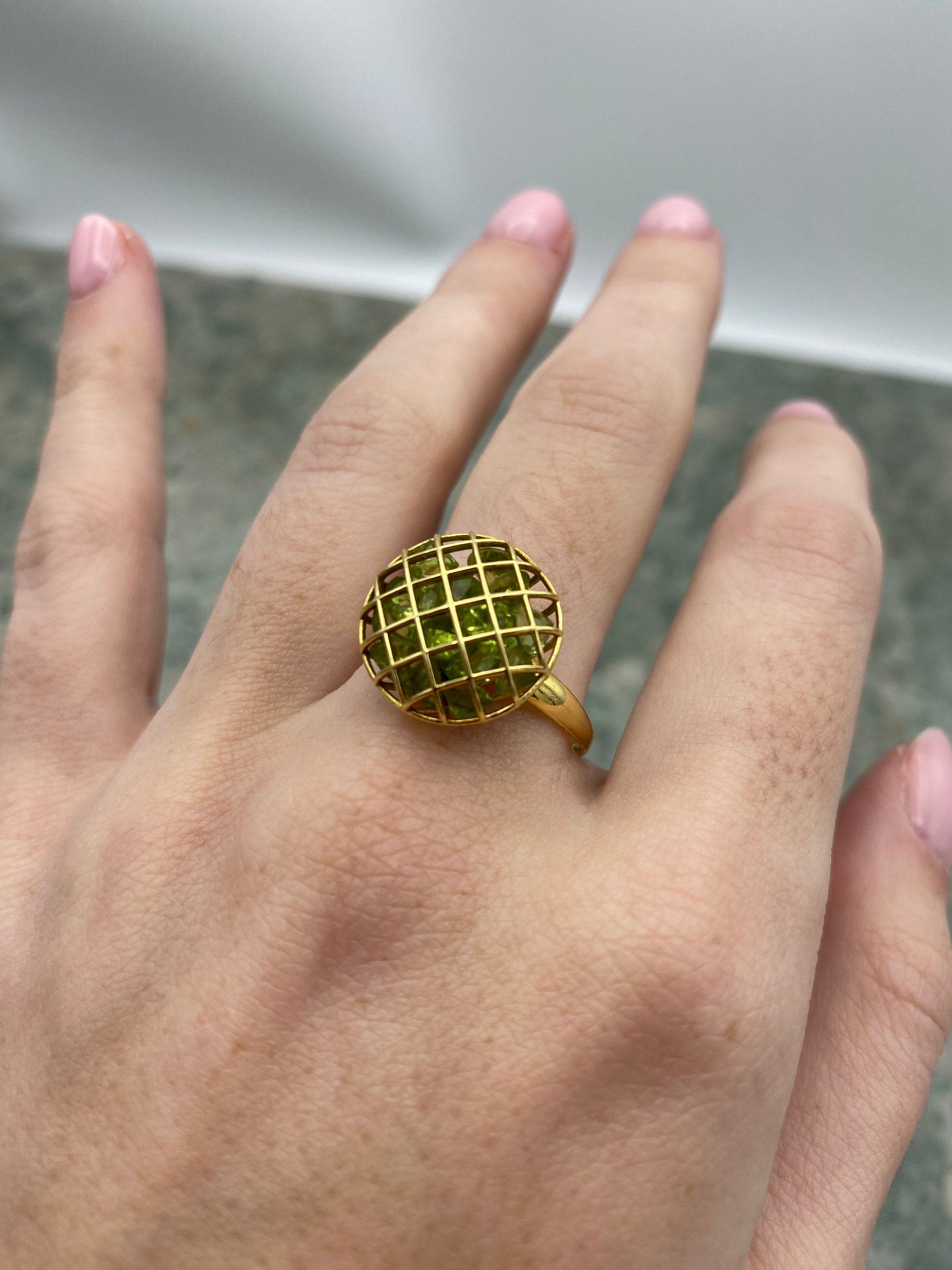 Lady's 18k Cluster Round Ring W/ Round Peridots 3