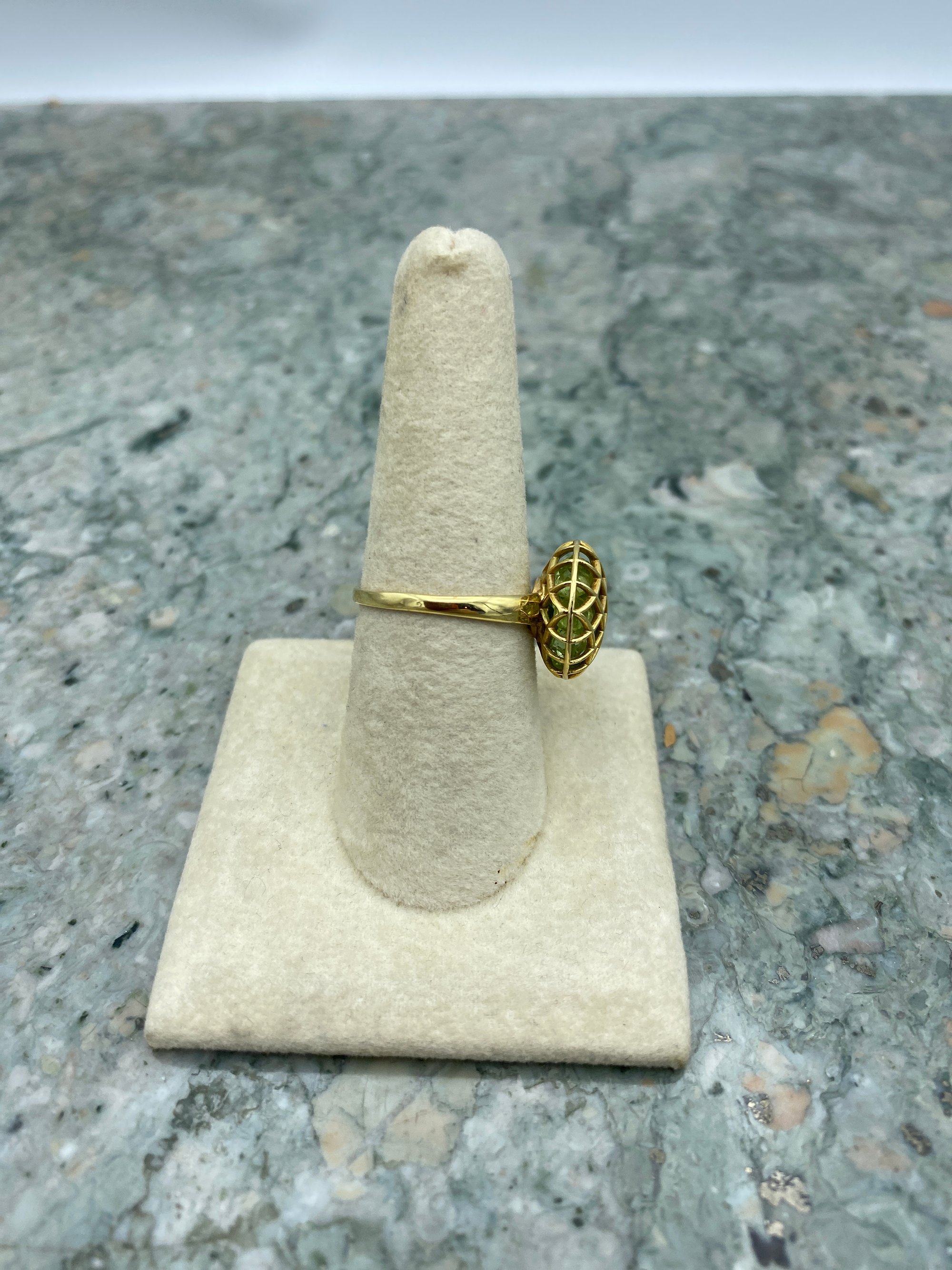 Lady's 18k Cluster Round Ring W/ Round Peridots 2