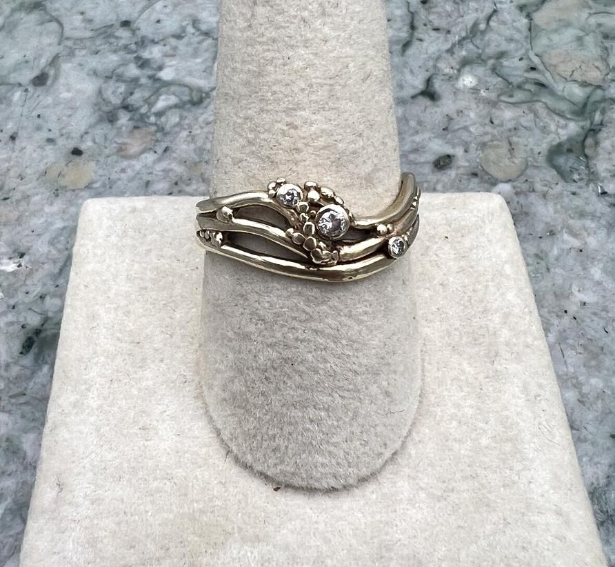 14k Vintage Gold Tiara Style Ring with Clear Stones 3