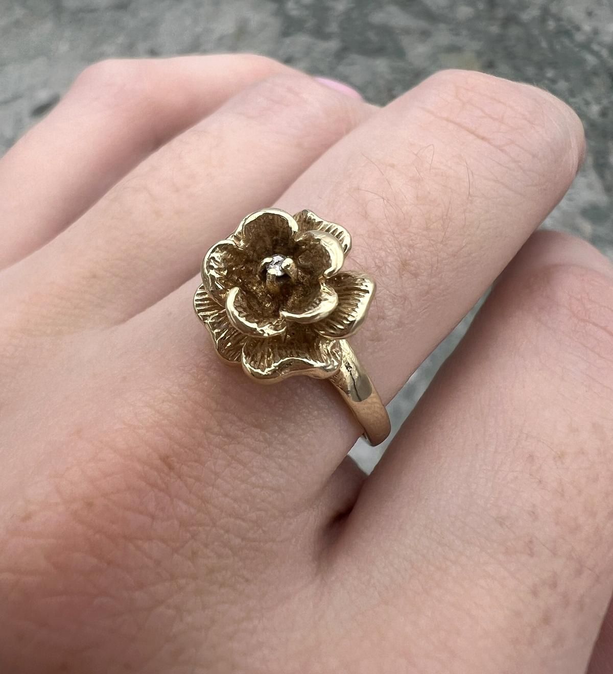 14k Vintage Gold Flower Ring with Diamond Chip Center 2