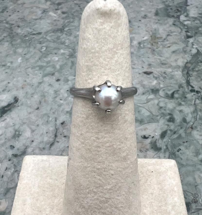 10k Vintage White Gold Pearl Solitaire Ring with Prong Setting 3