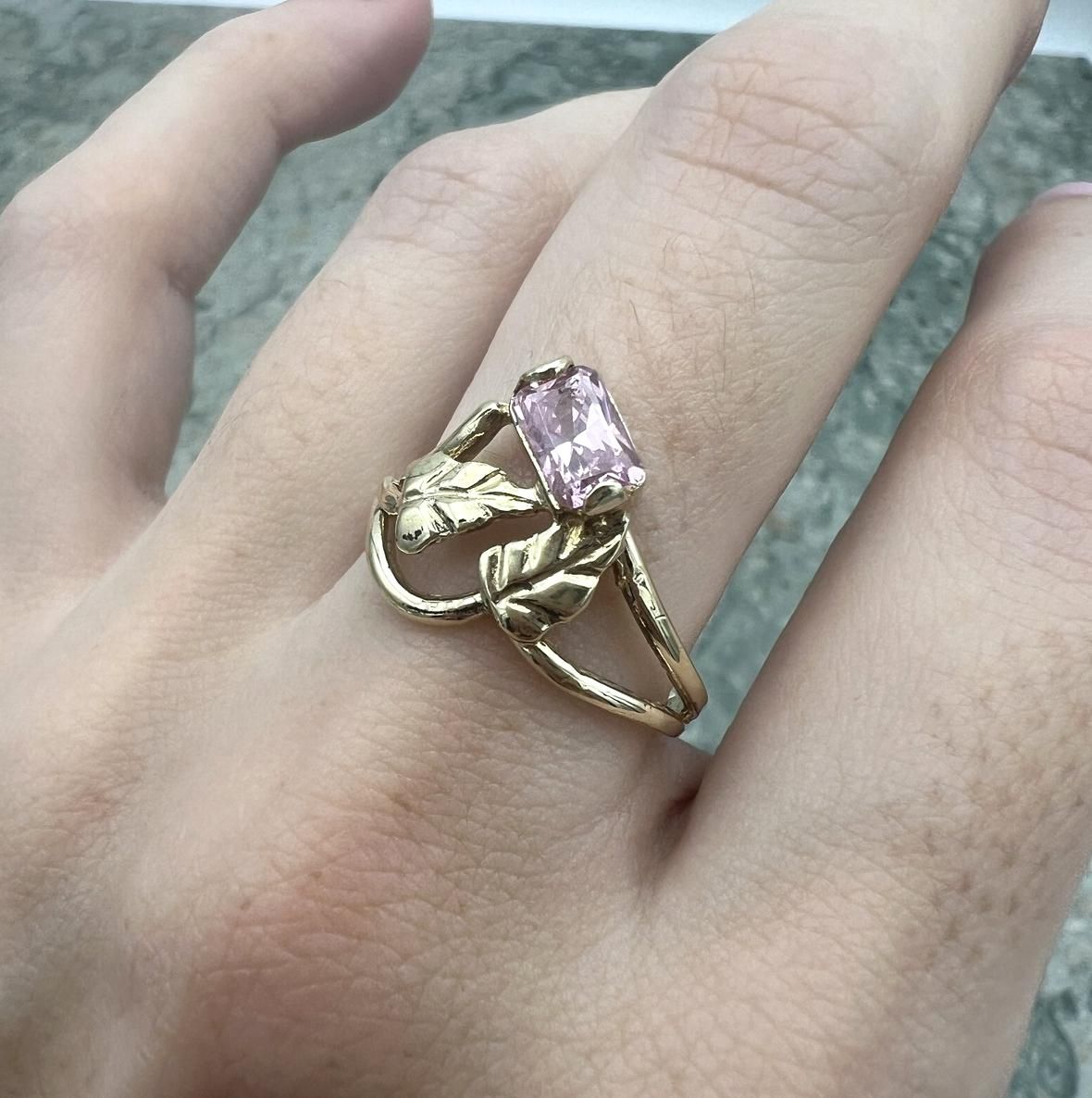 10k Gold Leaf Design Ring with Pink Stone 2