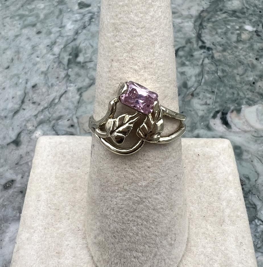 10k Gold Leaf Design Ring with Pink Stone 3