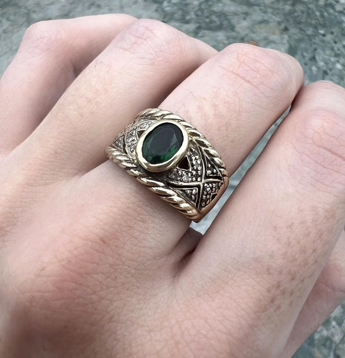14k Vintage Wide Band Ring with Green Stone 2