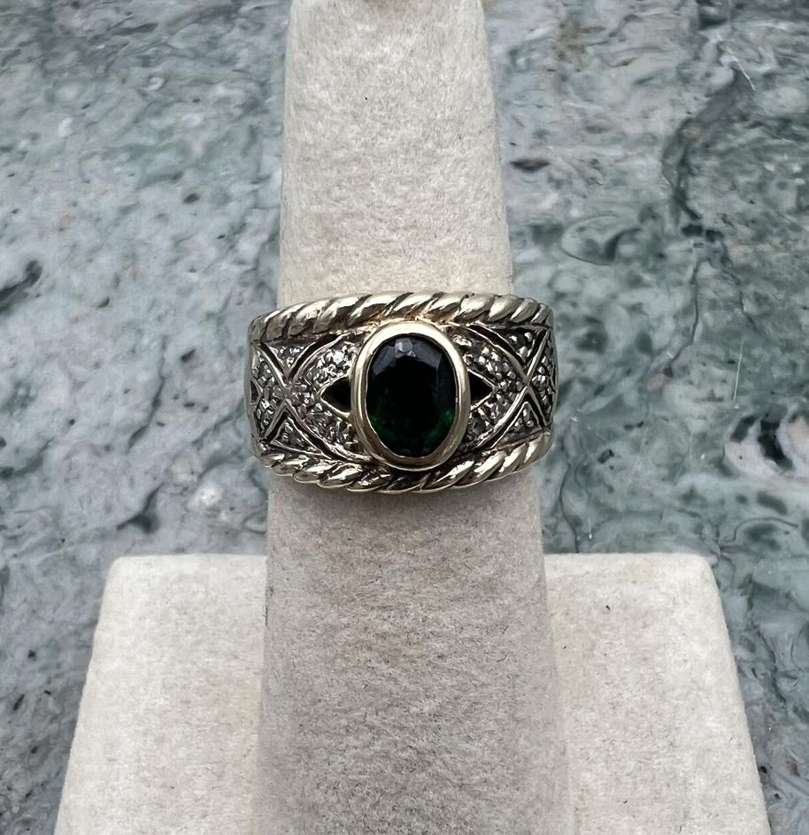 14k Vintage Wide Band Ring with Green Stone 3