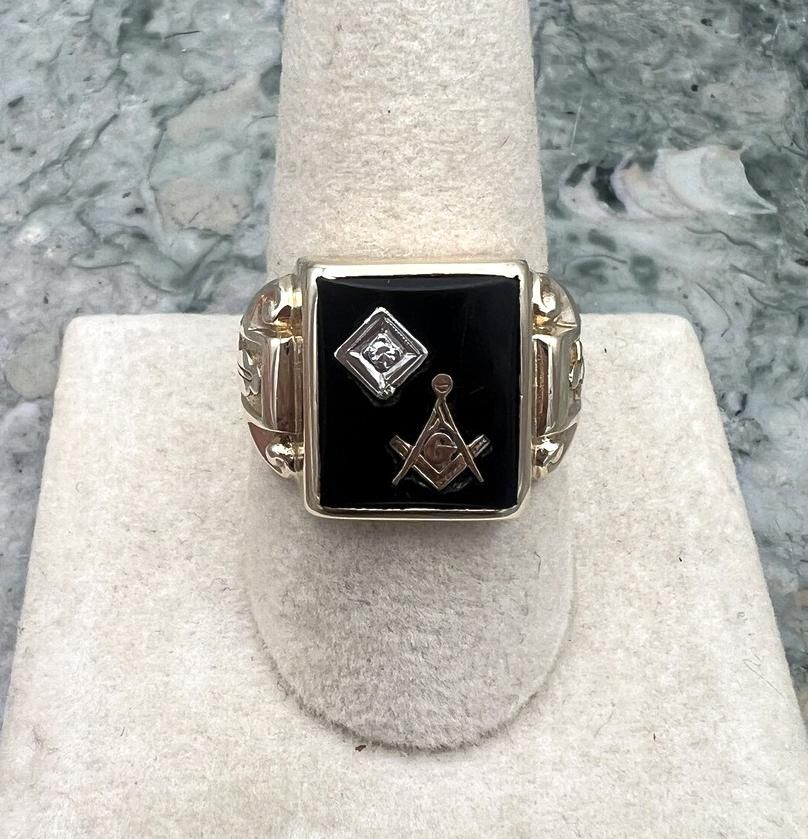 10k Vintage Gold Ring with Onyx and Diamond 2