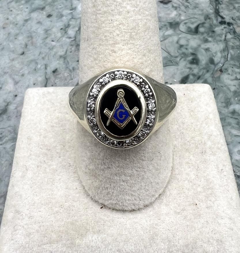 10K Vintage Gold Masonic Ring with Diamonds and Black Onyx 3