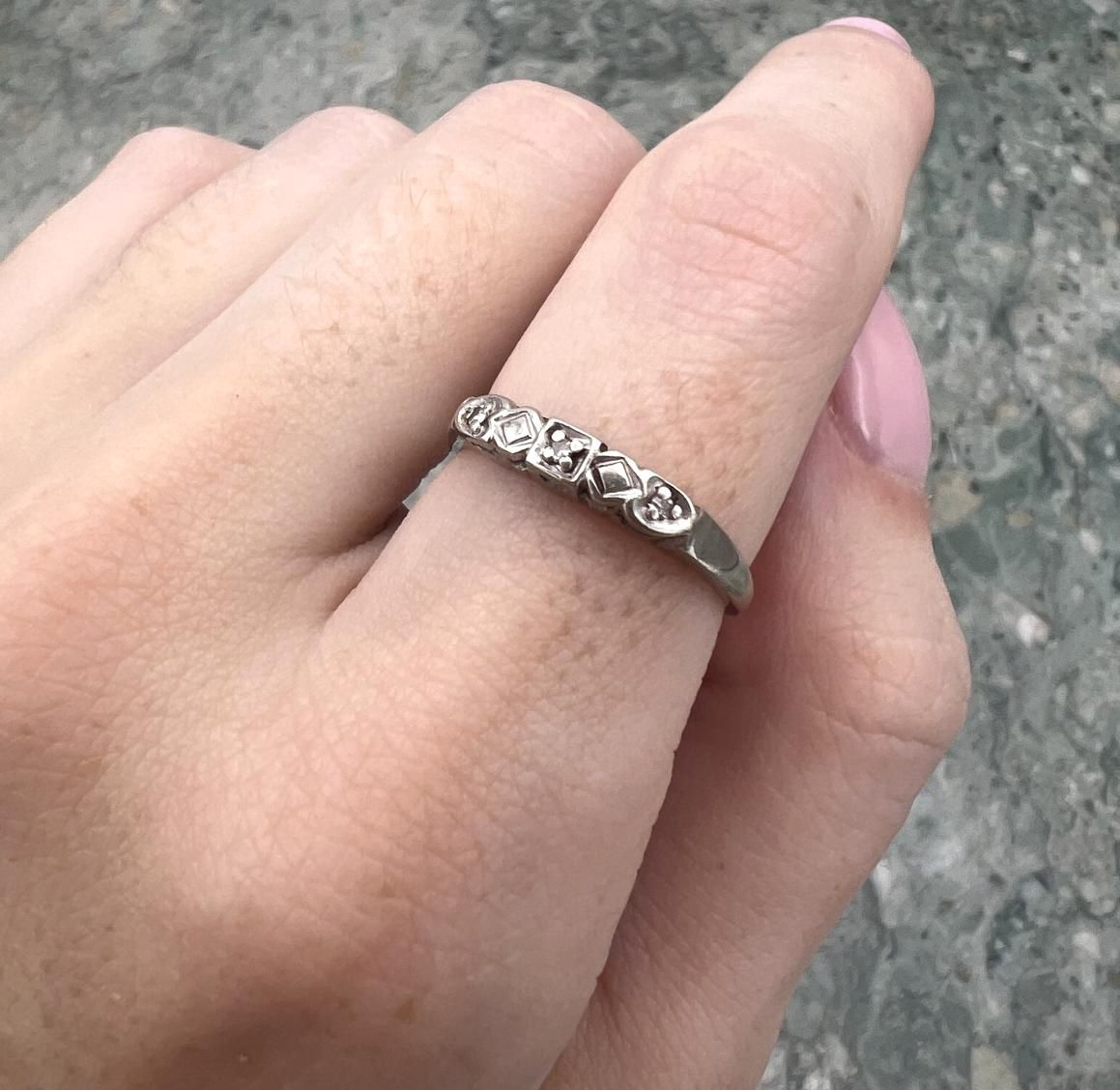 14k White Gold Vintage Band Ring with Geometric Pattern 2
