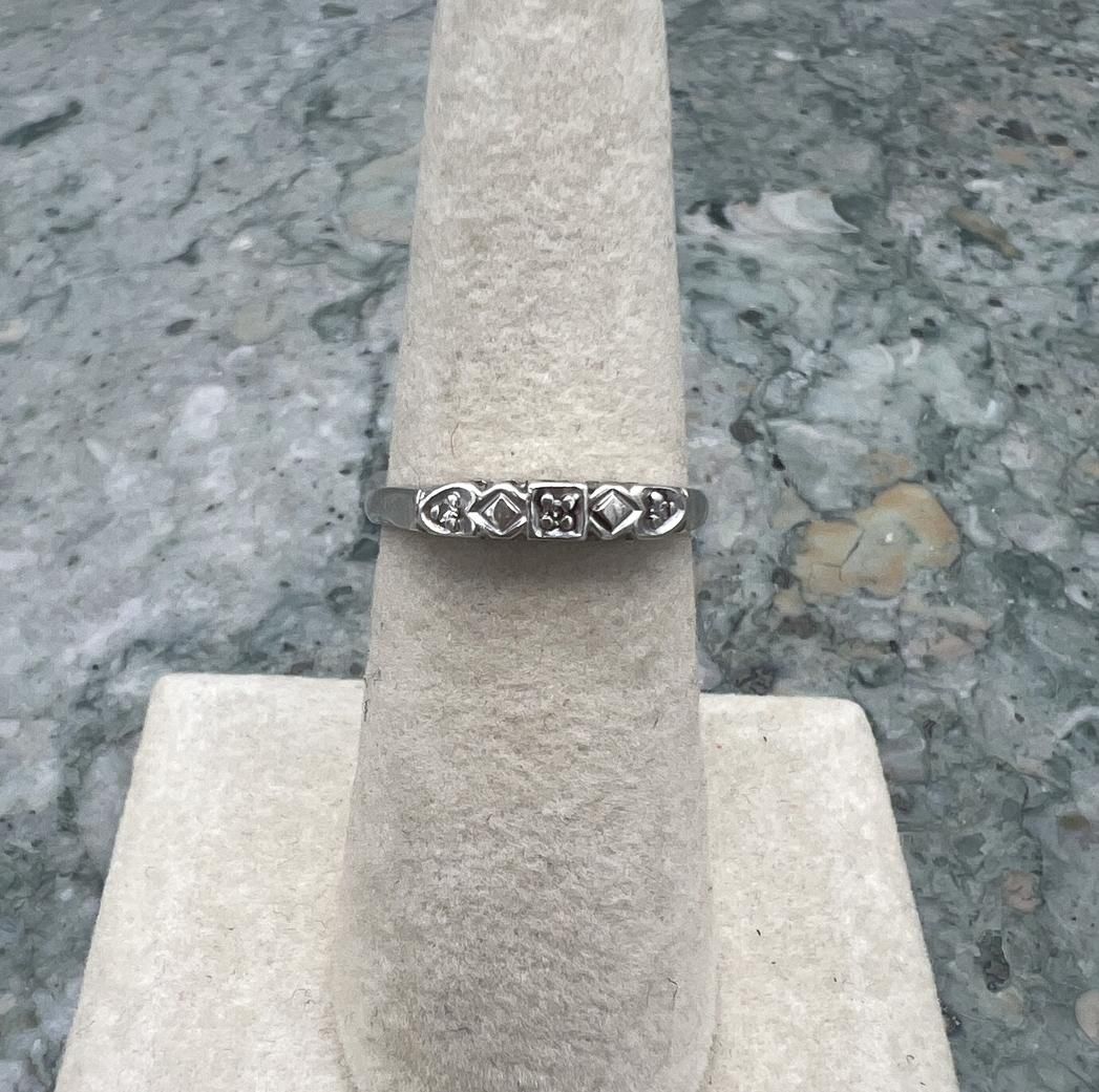 14k White Gold Vintage Band Ring with Geometric Pattern 3
