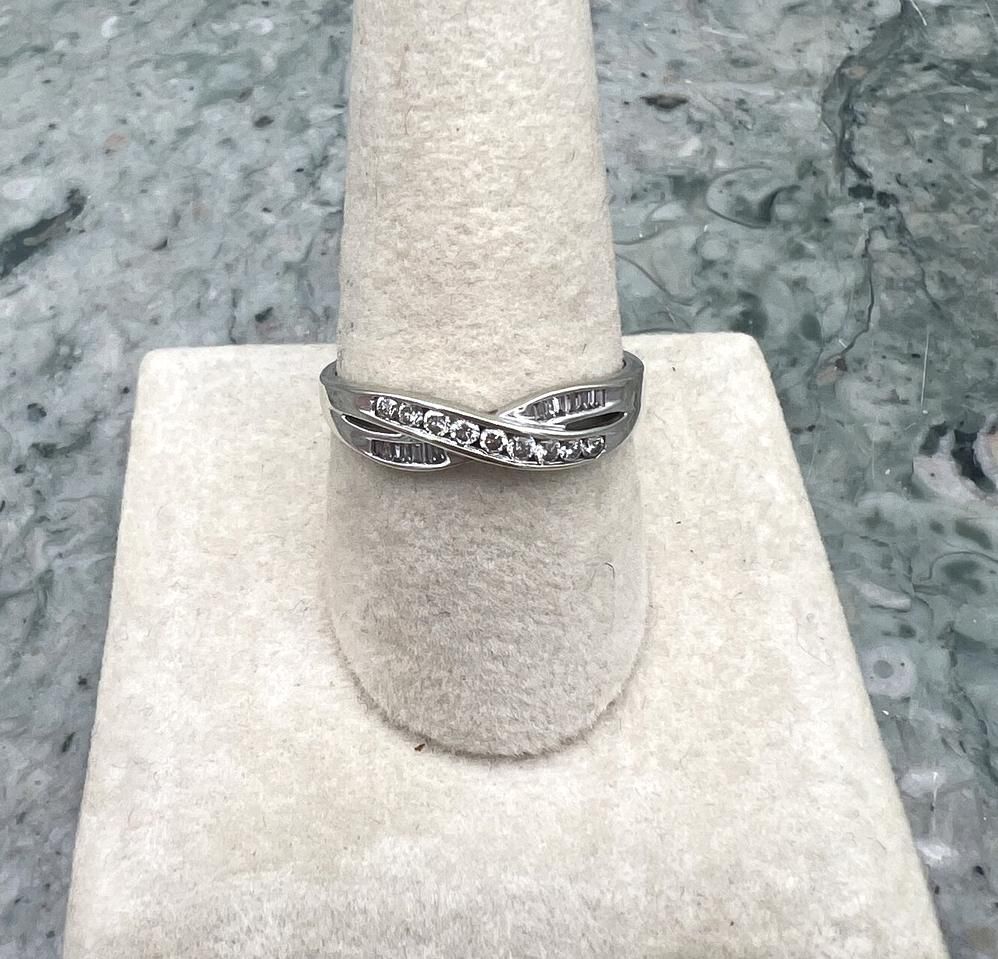 14k White Gold Diamond Crossover Band Ring with Baguettes 3