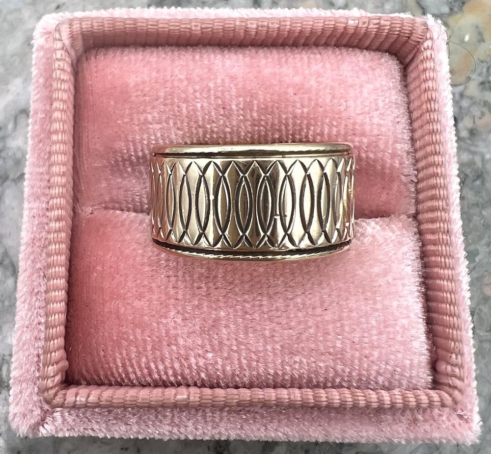 10k Vintage Gold Wide Band Ring with Geometric Pattern