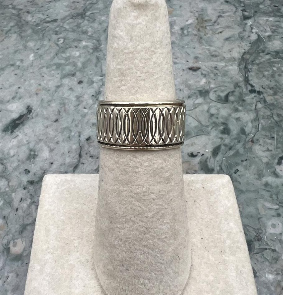 10k Vintage Gold Wide Band Ring with Geometric Pattern 3