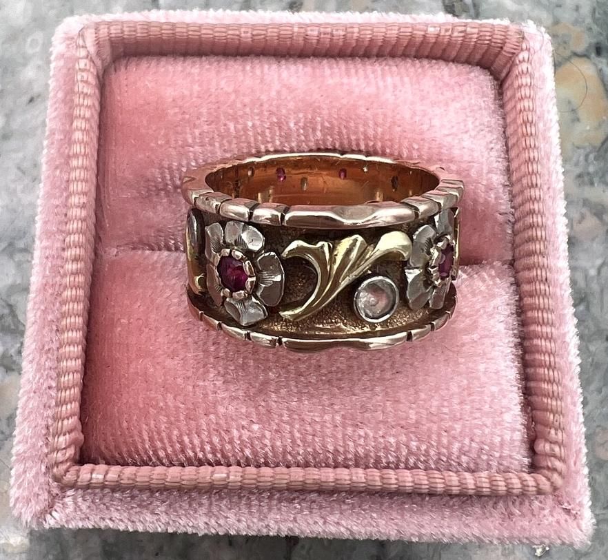 10k Vintage Gold Floral Band Ring with Rubies