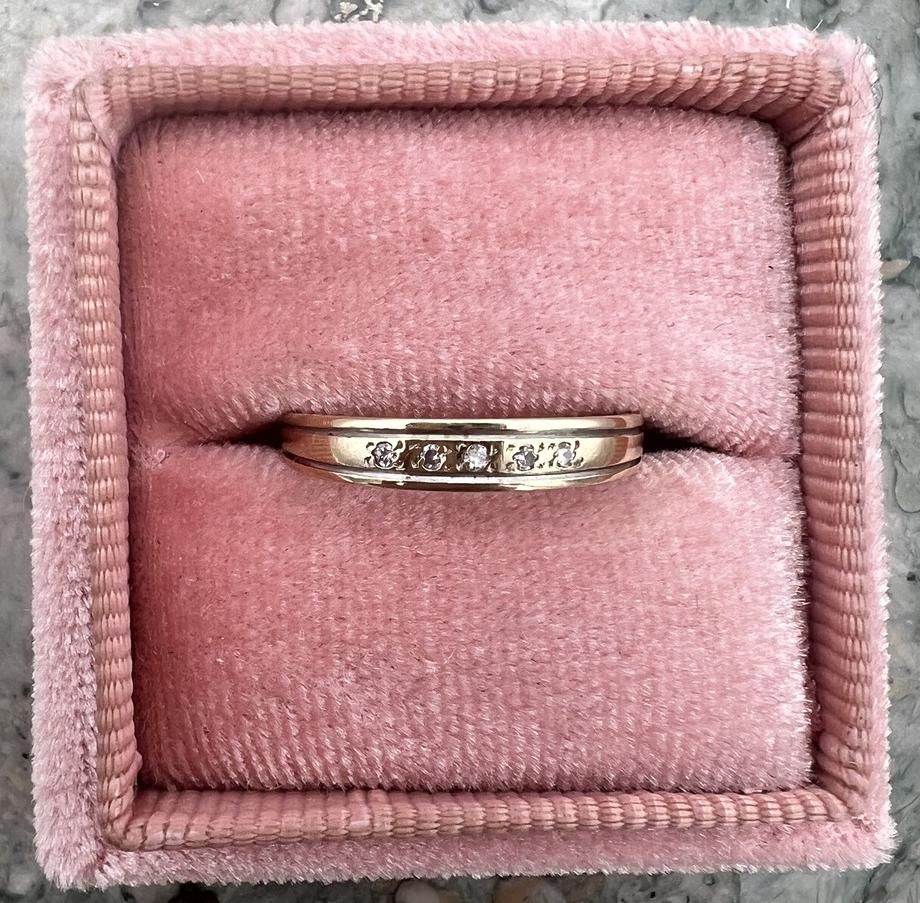 Vintage Gold Band Ring with Channel-Set Diamonds