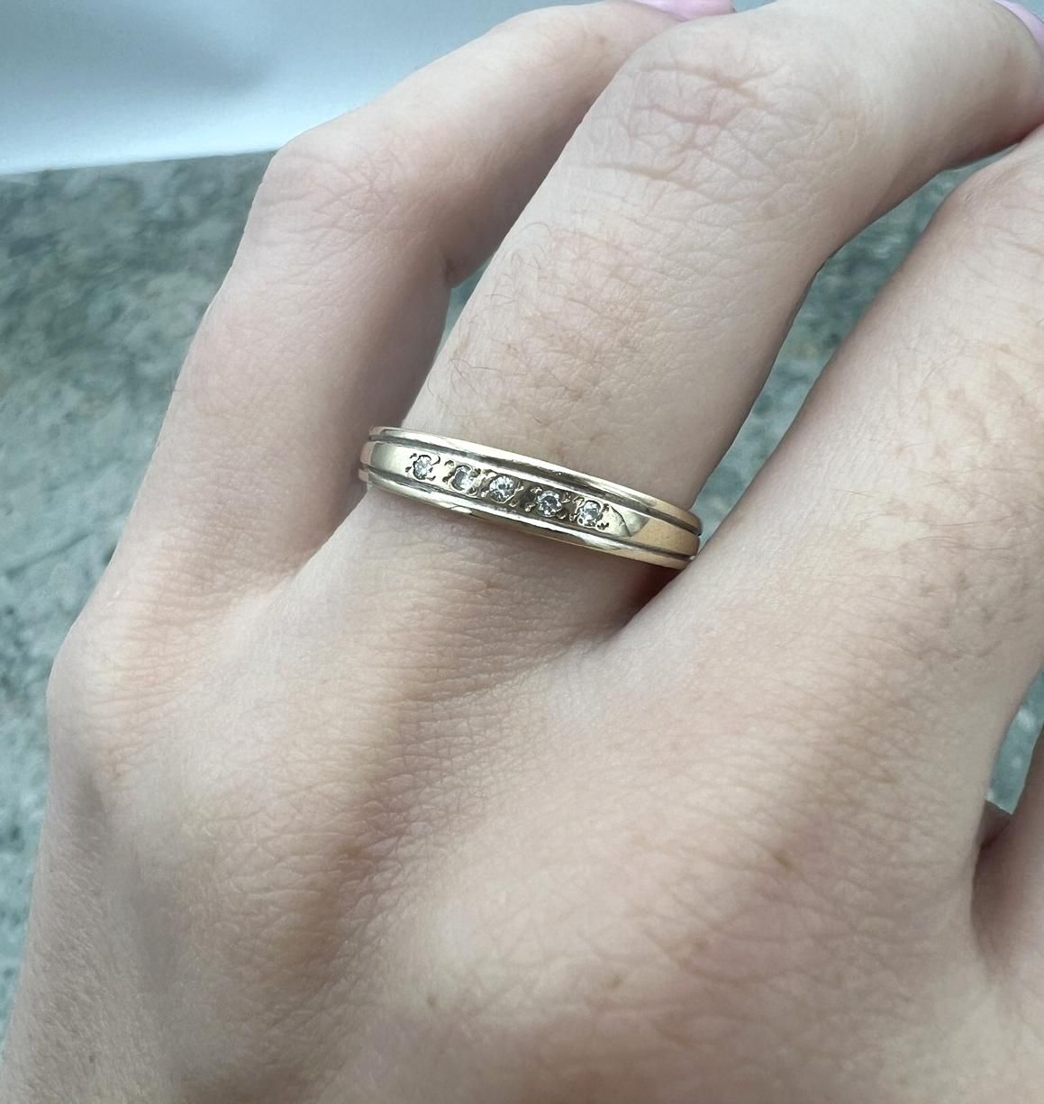 Vintage Gold Band Ring with Channel-Set Diamonds 2