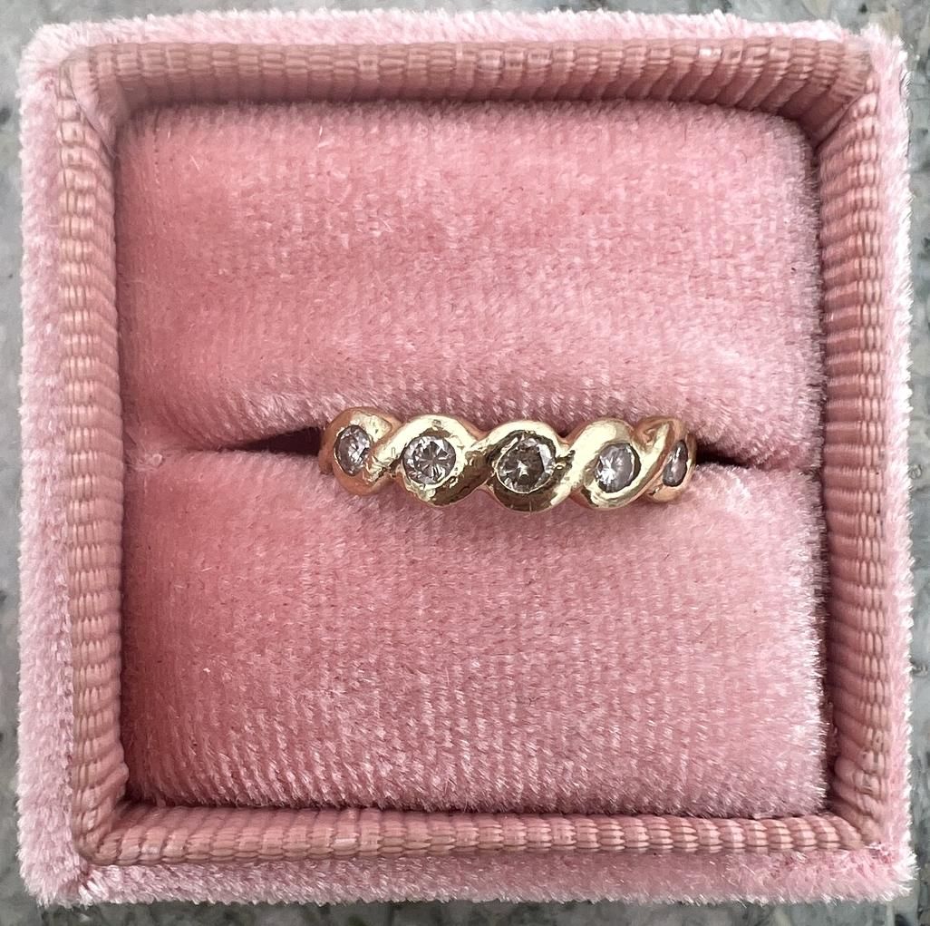 14k Vintage Gold Five Stone Crystal Band Ring