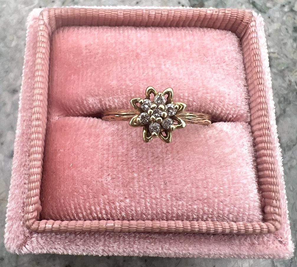 14k Vintage Gold Tone Diamond Cluster Flower Ring