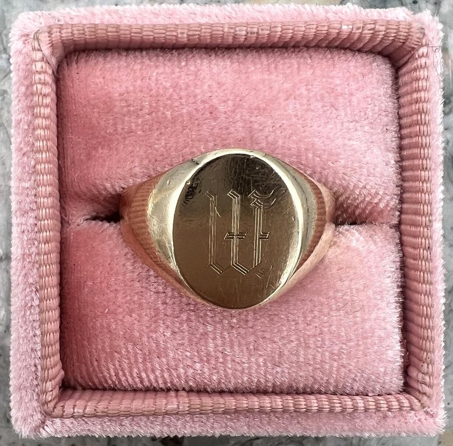 10k Vintage Gold Signet Ring with Old English 'W' Monogram