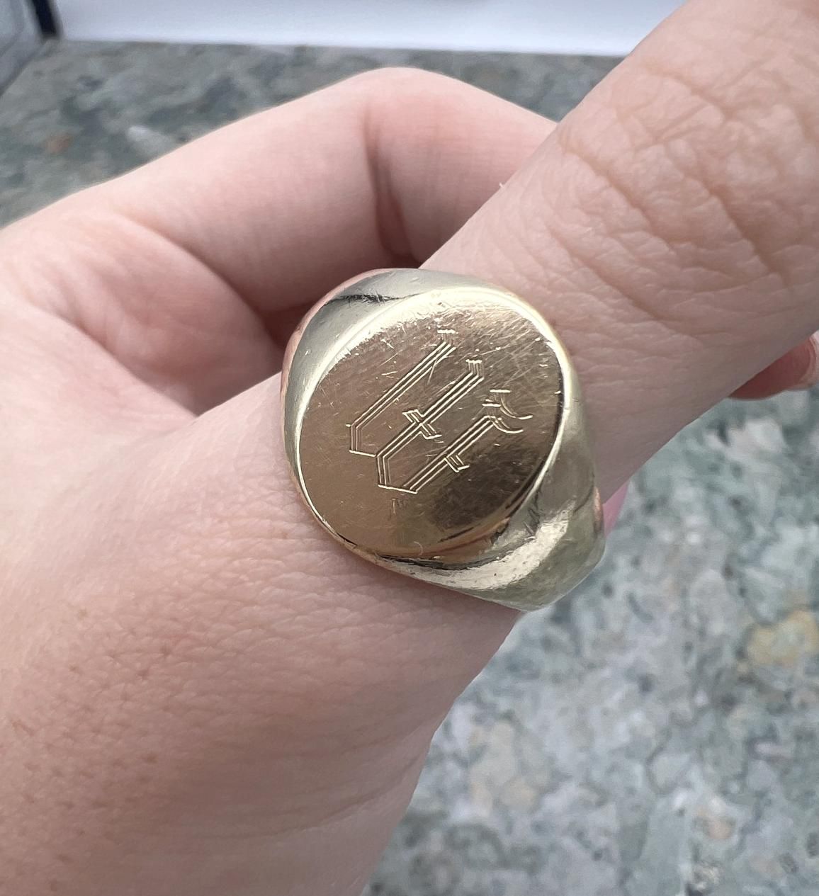 10k Vintage Gold Signet Ring with Old English 'W' Monogram 2