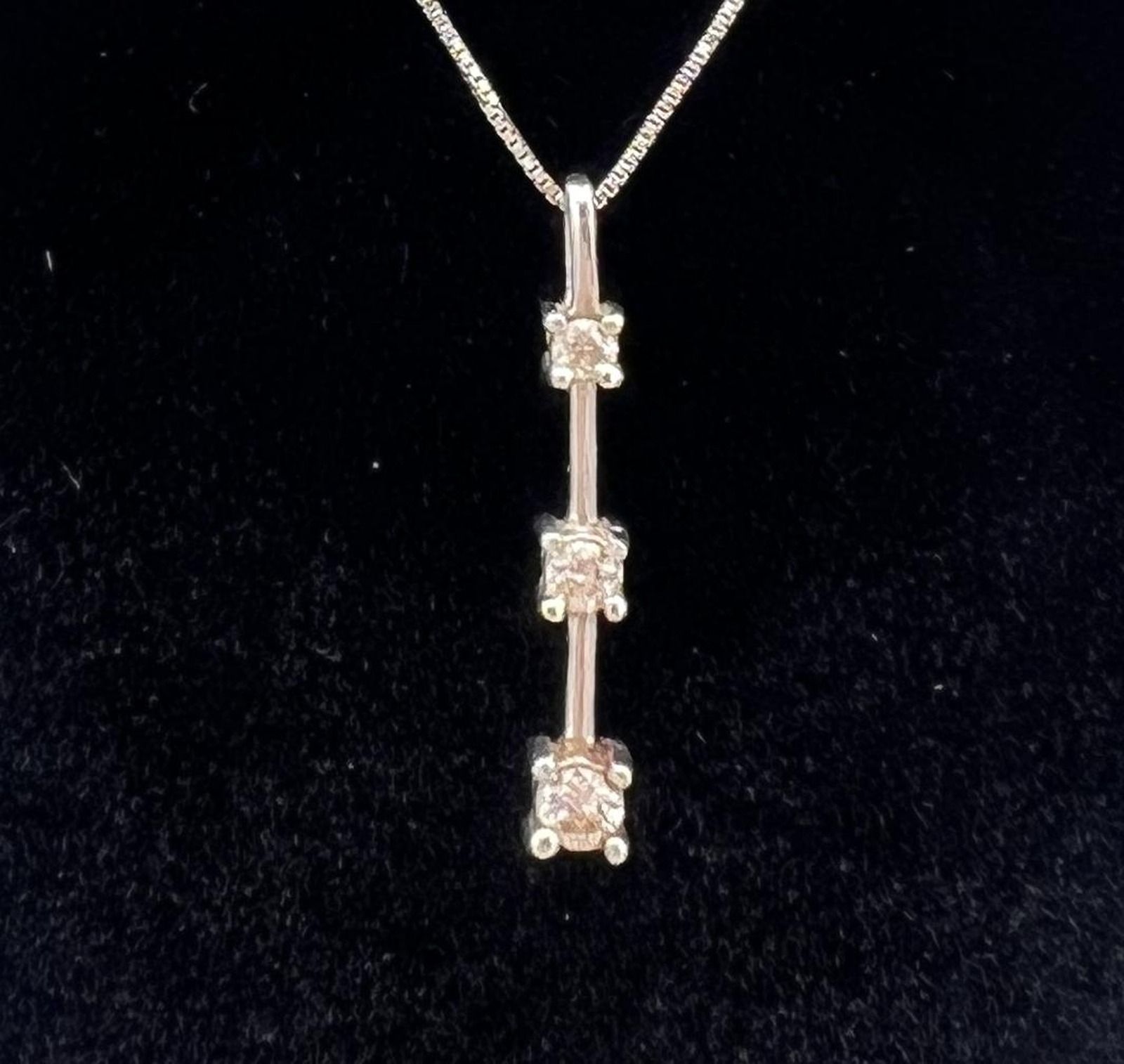 14k White Gold Three-Stone Diamond Drop Pendant Necklace Box Chain. 18" Chain. 2