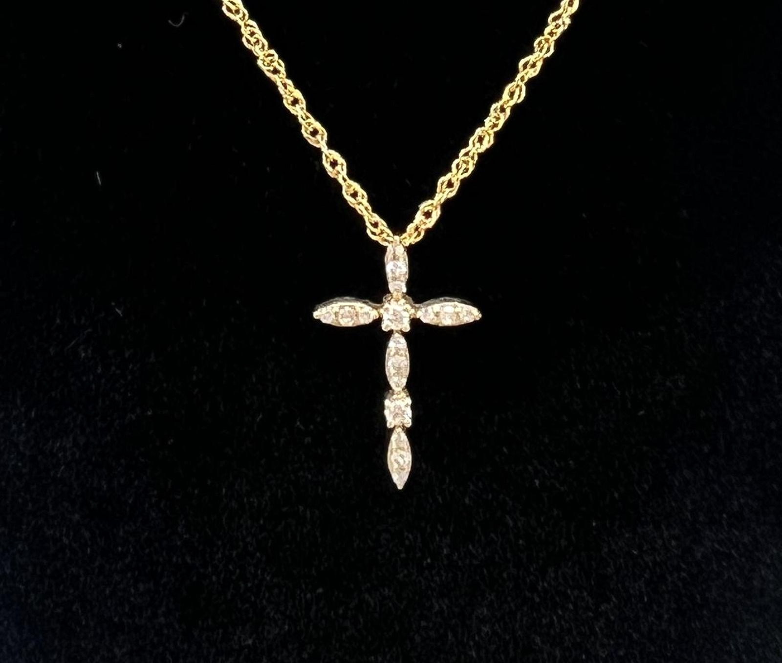14k Gold Rope Chain Necklace with Diamond Cross Pendant. 18" Chain. 2
