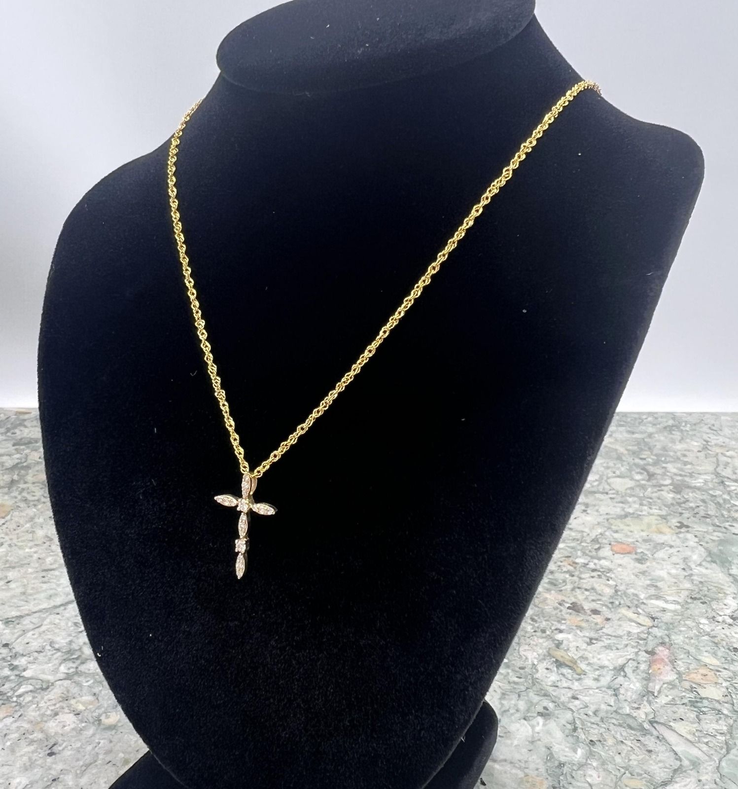 14k Gold Rope Chain Necklace with Diamond Cross Pendant. 18" Chain. 3
