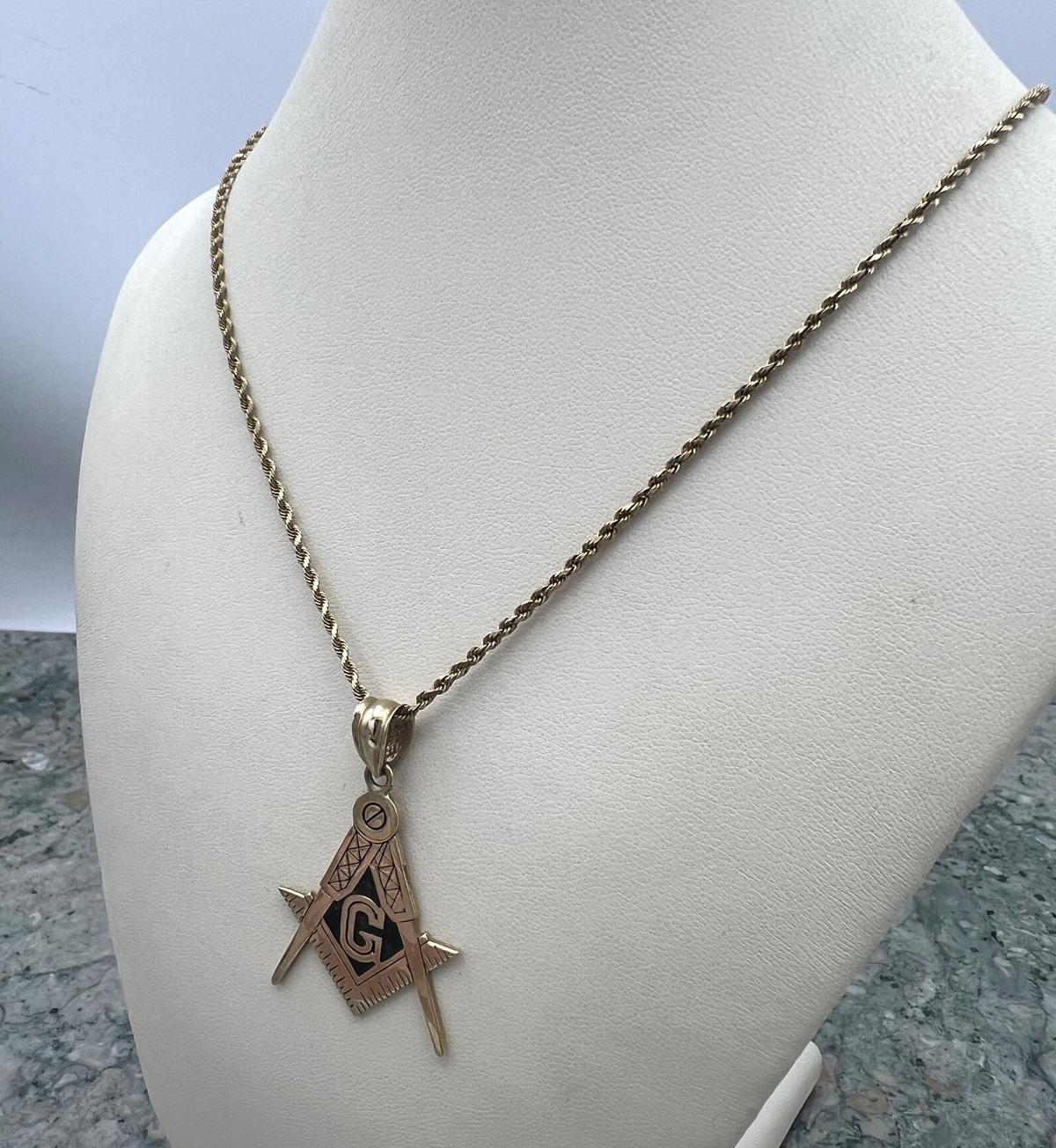 10k Rope Chain Necklace. 24" Chain. 2