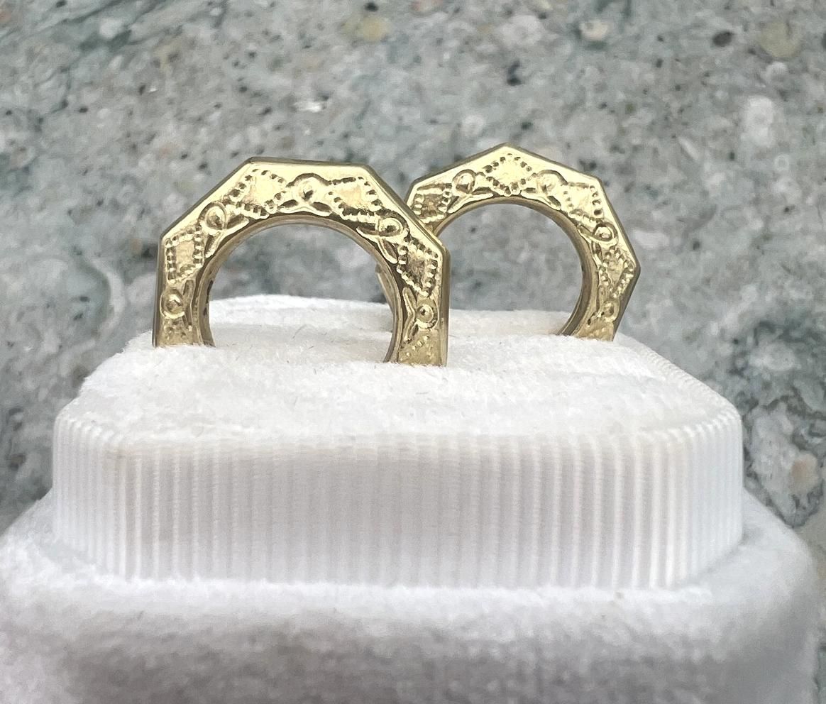 10k Gold Hoop Earrings with Hinged Closure Classic Style 2
