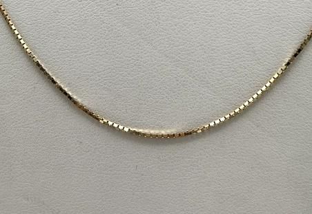 14k Gold Box Chain Necklace Delicate Link Style. 18" Chain. 2