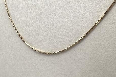 14k Gold Box Chain Necklace Delicate Link Style. 18" Chain. 4