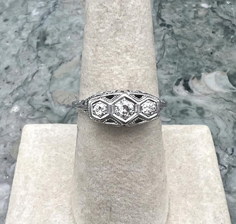 18k Art Deco Three-Stone Diamond Ring in White Gold Filigree Setting 3