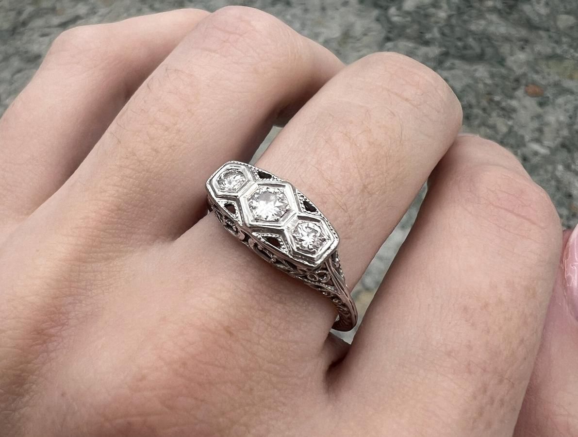 18k Art Deco Three-Stone Diamond Ring in White Gold Filigree Setting 2