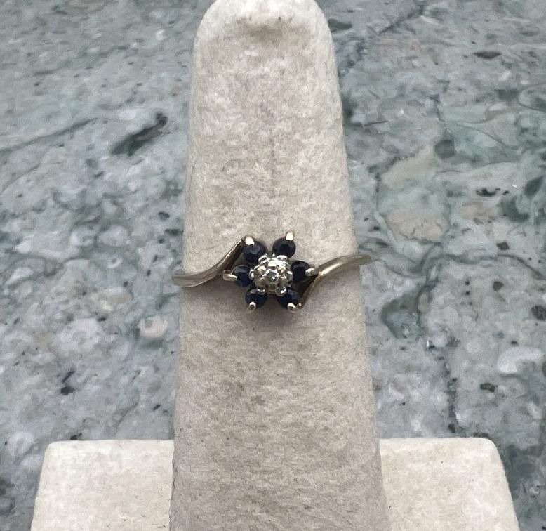 10k Vintage Gold Diamond and Blue Stone Flower Cluster Ring 3