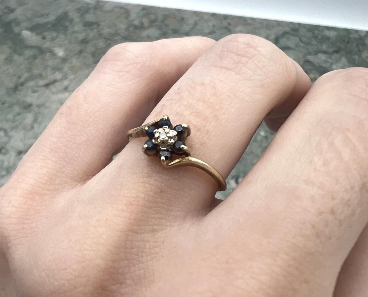 10k Vintage Gold Diamond and Blue Stone Flower Cluster Ring 2