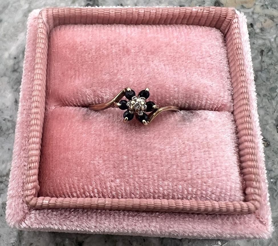 10k Vintage Gold Diamond and Blue Stone Flower Cluster Ring