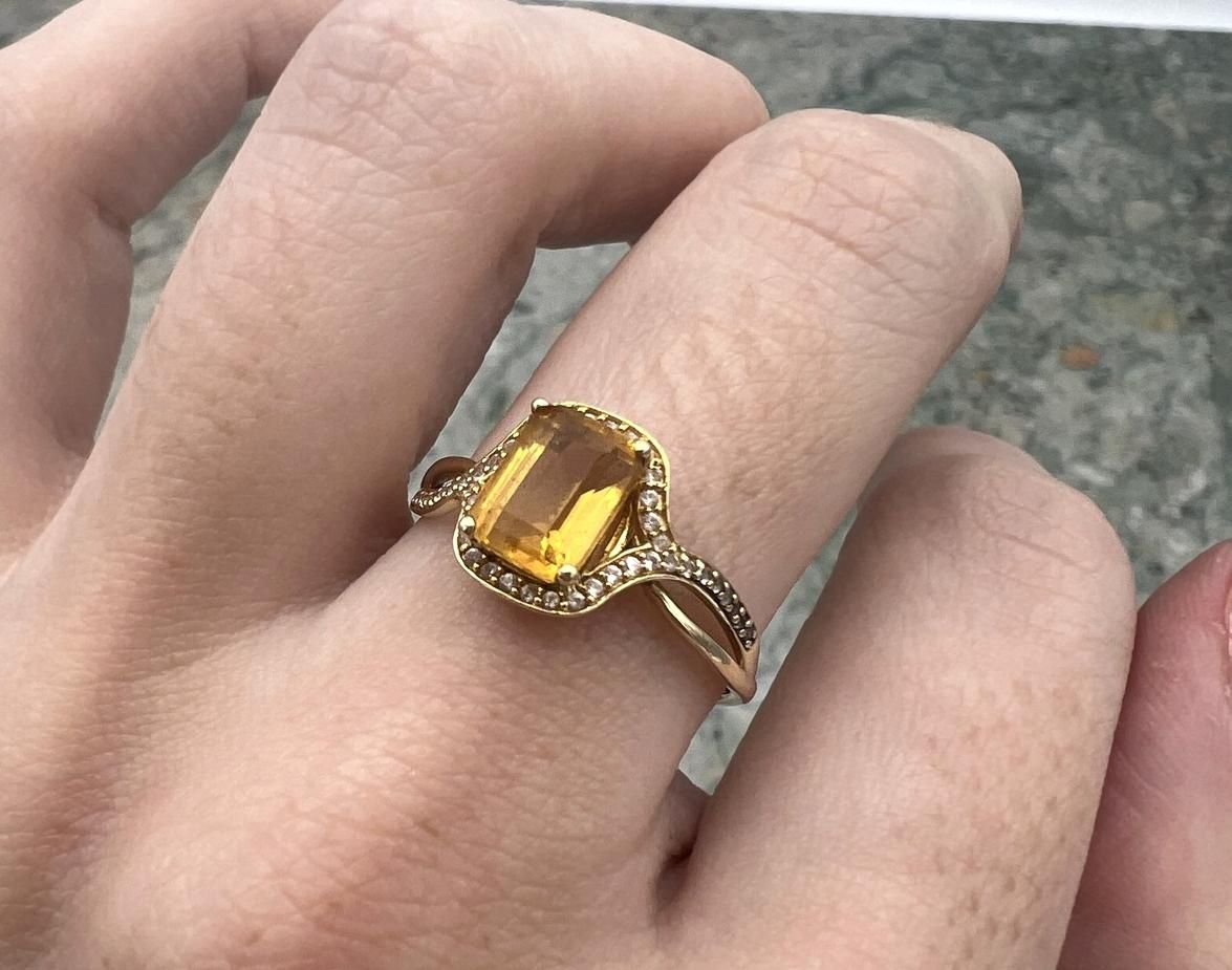 10k Gold Halo Ring with Diamond Accents 2