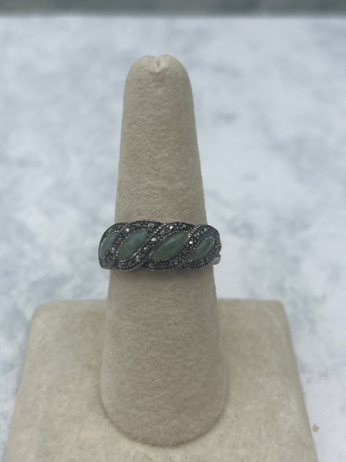 Sterling Silver Jade & Marcasite Twist Band Ring Size 8