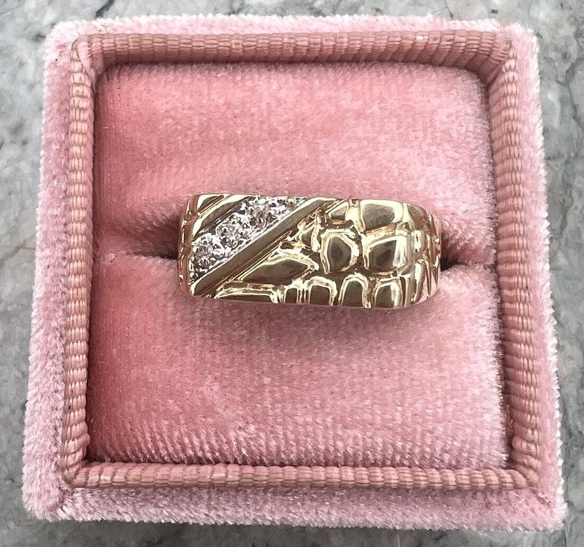 10K Yellow Gold Nugget Style Men's Ring with Diamond Accents