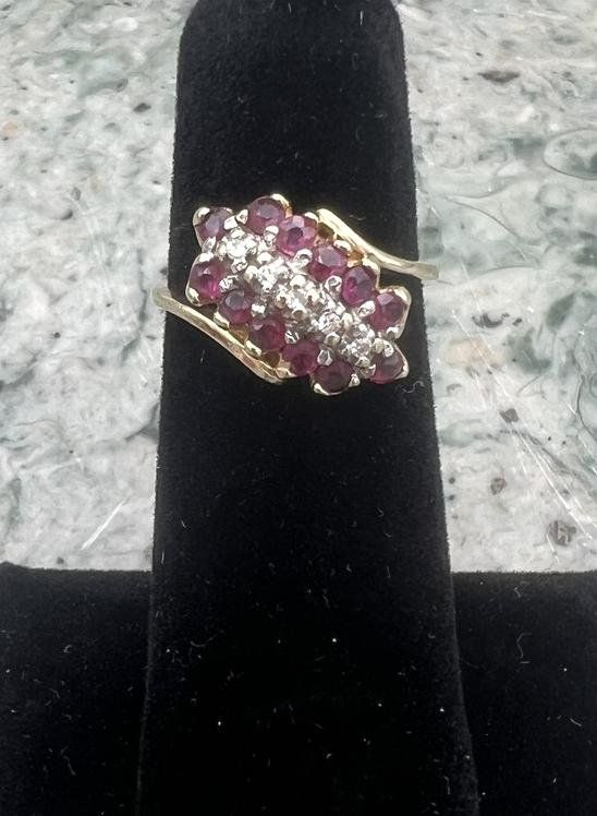 10k Vintage Gold Ruby and Diamond Cluster Ring 2