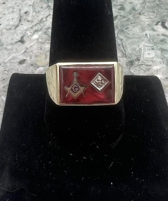 10k Vintage Masonic Square & Compass Ring Red Stone Diamond Accent 2