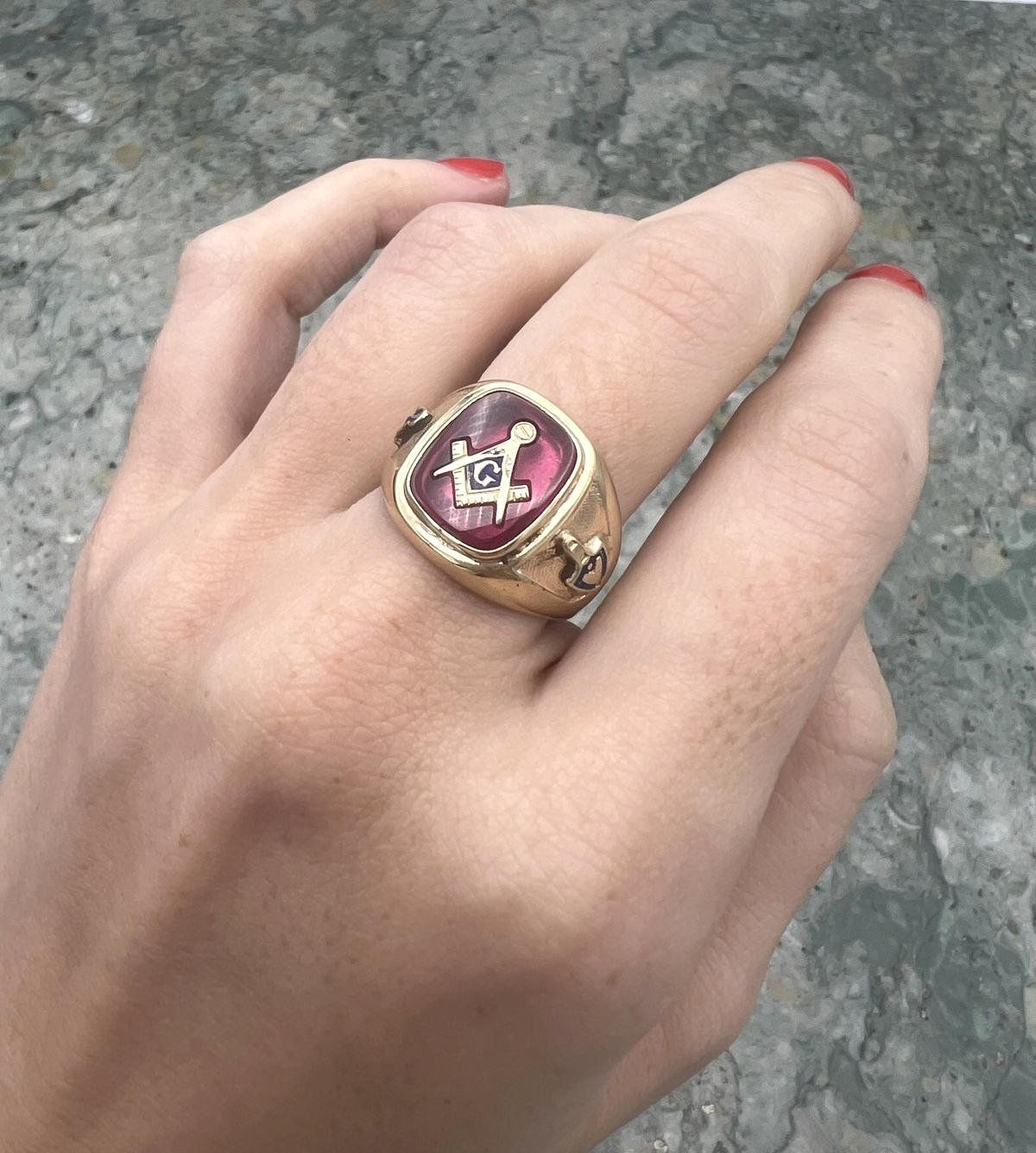 10k Vintage Masonic Gold Ring with Red Stone and Blue Accents 5