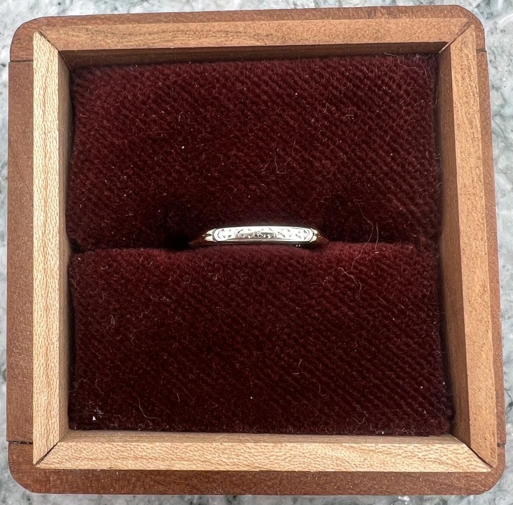14k Vintage Engraved White and Yellow Gold Wedding Band