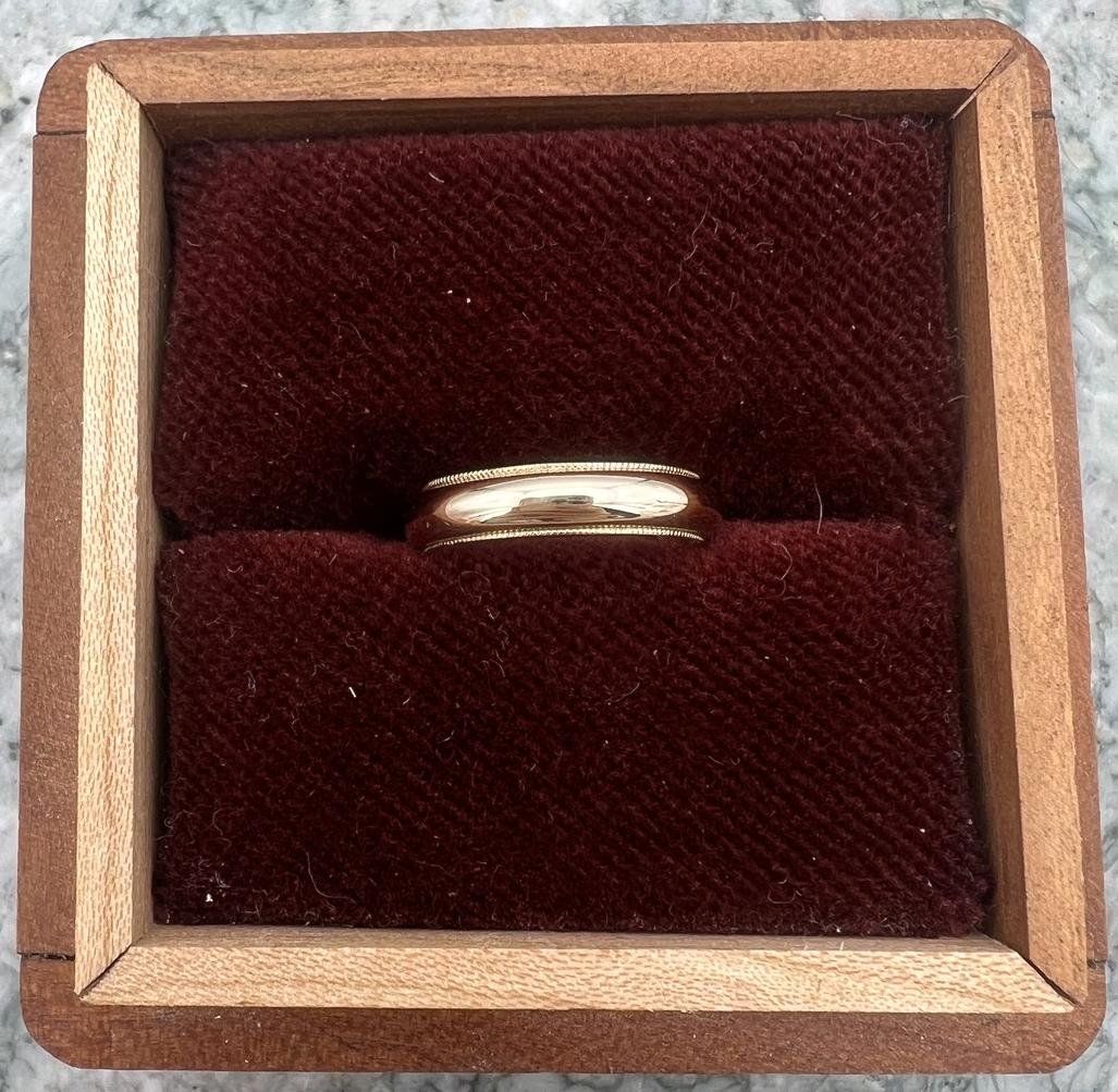 14k Gold Milgrain Edge Wedding Band Ring. Classic Style